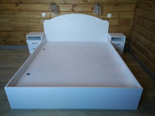 Мебель для спальни.Кровать с тумбочками.Фасады тумбочек и спинка кровати из МДФ в ПВХ плёнке.